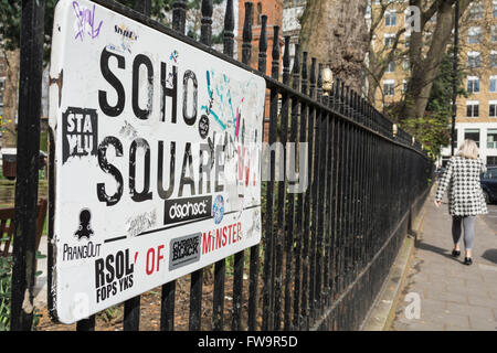 Soho Square dans le West End de Londres, Angleterre, RU Banque D'Images