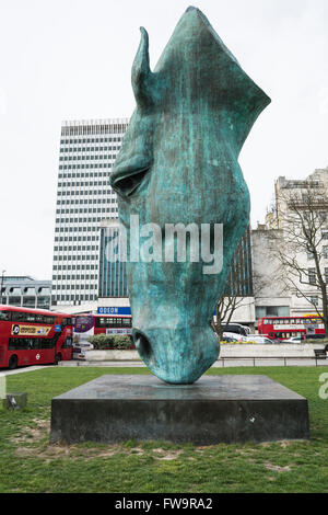 Statue en bronze de l'eau à cheval par Nic Fiddian-Green à Hyde Park, Londres, UK Banque D'Images