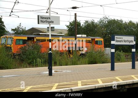 Colas Engineering vehicle à la gare ferroviaire de Newark Northgate dans la ville marchande de Newark-on-Trent Notinghamshire Angleterre GB Royaume-Uni 2015 Banque D'Images