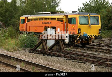 Colas DR 73924 véhicule d'ingénierie à la gare ferroviaire Newark Northgate dans la ville marchande de Newark-on-Trent Notinghamshire Angleterre GB Royaume-Uni 2015 Banque D'Images