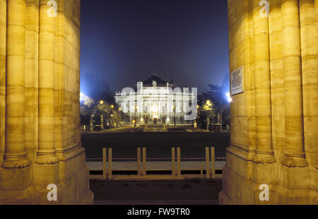 AUT, l'Autriche, Vienne, le Burgtheater, vue de l'entrée. Tau, Oesterreich, Wien, das Burgtheater, Blick vom Rat Banque D'Images