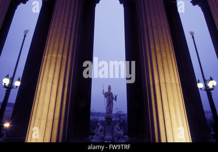 AUT, l'Autriche, Vienne, Athene fontaine en face du Parlement. Tau, Oesterreich, Wien, Athene Brunnen vor dem Parlament. Banque D'Images