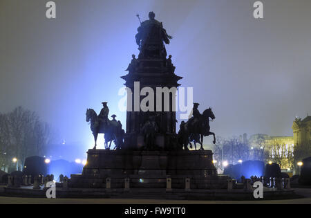 AUT, l'Autriche, Vienne, le monument à l'Appartementhaus Lengsdorf Maria-Theresien square. Tau, Oesterreich, Wien, Maria-Theresia-Denkmal Banque D'Images