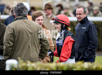 Victoria Pendleton rides Pacha du polder, formés par Paul Nicholls, dans le Betfair Selles de commutation Hunters' Steeple Chase à Wincanton. Pendleton est Go femelle la plus réussie et Olympien espère concurrencer dans le Foxhunters Chase à Cheltenham Fest Banque D'Images