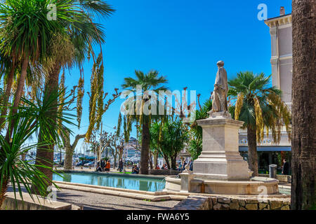 Le Vieux Port de Cannes, de la Croisette, Cannes, France Cote d'Azur Banque D'Images