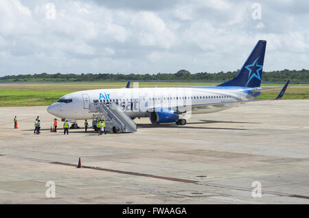 VARADERO, CUBA - 25 décembre 2015 : Air Transat airlines Boeing 737 à l'aéroport Juan Gualberto Gomez, anciennement connu sous le nom de Varadero Banque D'Images