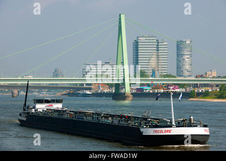 Köln, Altstadt-Süd, Schiff am Rhein Banque D'Images