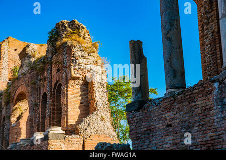 Le théâtre antique de Taormina est un ancien théâtre grec. Taormina, Messine, Sicile, Italie Banque D'Images
