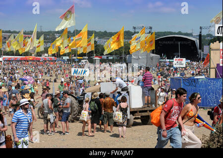 Le lait panier en face de l'autre étape au festival de Glastonbury 2010, UK Somerset Pilton Banque D'Images