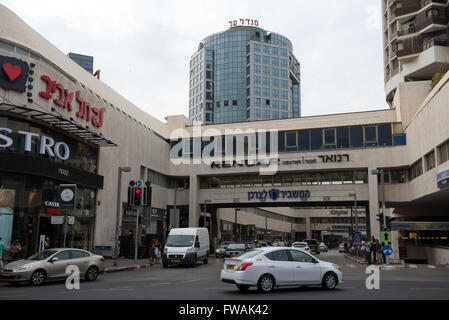 Le centre commercial Dizengoff Center à Tel Aviv, Israël ville Banque D'Images