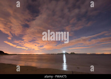 Fidra Île et Ciel de nuit sur le Firth of Forth Estuary, East Lothian, Scotland Banque D'Images