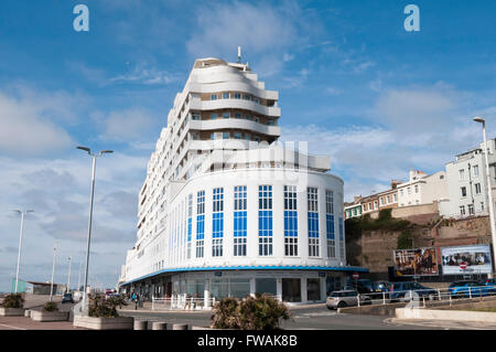 Marine Court à St Leonards-on-Sea, un superbe bâtiment art-déco en forme d'un paquebot Banque D'Images