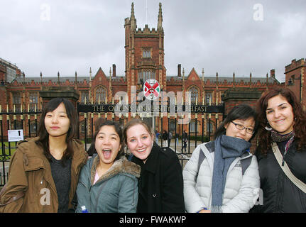 Queen's University Belfast (Queen's de façon informelle ou QUB) est une université de recherche publique à Belfast, en Irlande du Nord. L'univers Banque D'Images