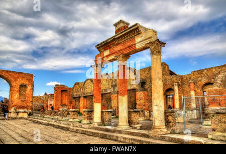 Les ruines antiques du forum de Pompéi Banque D'Images