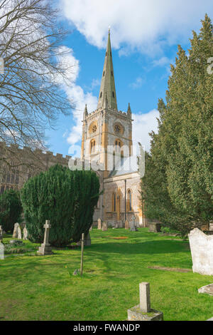 Église de la Sainte Trinité, vue sur l'Église de la Sainte Trinité - site de la tombe de Shakespeare, à Stratford-upon-Avon, en Angleterre. Banque D'Images