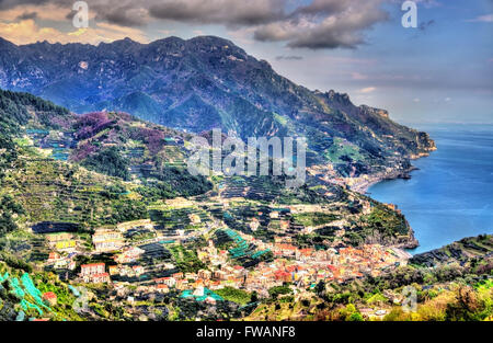 Avis de Minori, village sur la Côte Amalfitaine Banque D'Images