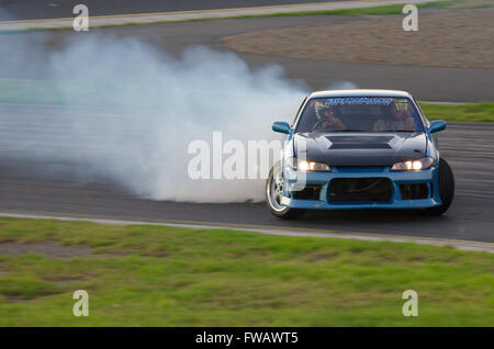 Sydney, Australie. 09Th apr 2016. Les pilotes de dérive convergent sur Sydney Motorsport Park pour la dérive 4 Circuit Sud réel pratique Crépuscule Séance, organisée par l'Australie dérive Hi-Tec Sport Organisation. Credit : Mitchell Burke/Pacific Press/Alamy Live News Banque D'Images