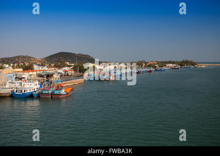 Bateaux de pêche dans le port de Phan Rang, province de Ninh Thuan, Vietnam Banque D'Images
