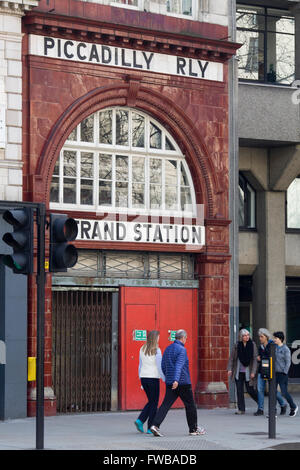 Piccadilly désaffectées RLY Station et volet Tunnel souterrain à Londres Banque D'Images