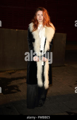 Bright Young Things gala au Théâtre National, South Bank, Londres comprend : Hannah Murray Où : London, Royaume-Uni Quand : 02 Mars 2016 Banque D'Images