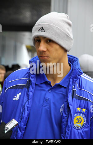 Kiev, UKRAINE - le 16 octobre 2010 : Evhen Khacheridi de Dynamo Kiev donne une interview après le match de championnat contre l'Ukraine Kar Banque D'Images