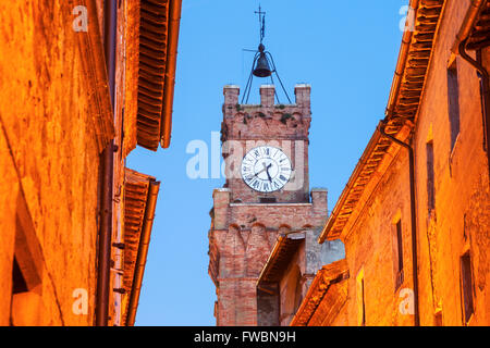 Vieille ville de Pienza avant le lever du soleil Banque D'Images