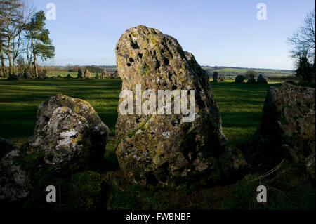 Le cercle de pierre pierres individuelles et connu comme le 'Rollright Stones', un cercle de pierre de l'époque néolithique sur le sommet d'une colline dans l'Oxfordshire, UK. Le cercle de pierres est signalé à havebeenmade faite par l'homme autour de 2500 à 2000 ans avant JC. Banque D'Images