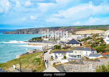 Une vue sur Porthleven, Cornwall du Penrose tête. Banque D'Images