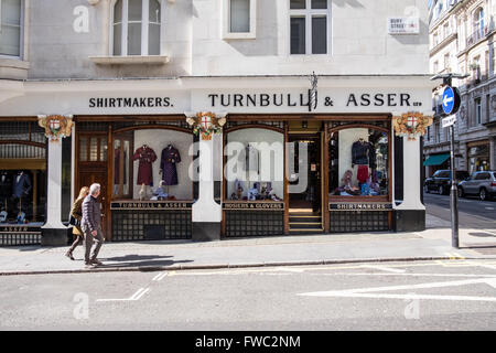 Turnball & Asser Shirtmakers boutique de luxe fenêtre sur Jermyn Street à Londres Banque D'Images