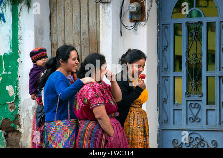 Les femmes professionnels à San Andrés Xecul, au Guatemala. Banque D'Images