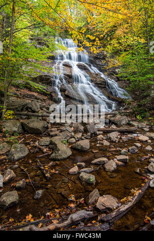 Décès Falls (aka Secret Falls) près de Raquette Lake, Hamilton Co., NY Banque D'Images