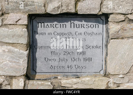 Plaque commémorative dans un jardin du souvenir pour le gréviste de la faim républicain irlandais 1981 Martin Hurson Banque D'Images