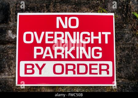 Inscrivez-vous dans un parking de stationnement de nuit 'No avertissement par ordre" Banque D'Images