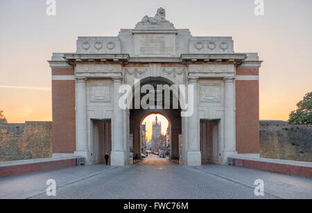 La Porte de Menin mémorial a été conçu par sir Reginald Blomfield Ypres, Belgique. Banque D'Images