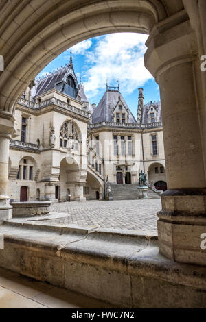 Le Château de Pierrefonds est situé sur la commune de Pierrefonds dans l'Oise (Picardie) département de la France. Banque D'Images