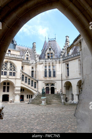 Le Château de Pierrefonds est situé sur la commune de Pierrefonds dans l'Oise (Picardie) département de la France. Banque D'Images