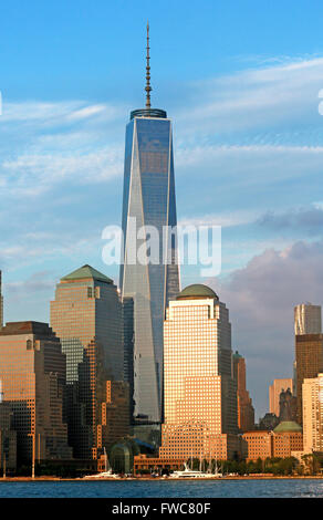 Coucher du soleil - un centre commercial connu officiellement sous le nom de Freedom Tower- World Trade Center, New York City, États-Unis d'Amérique 2013. Banque D'Images