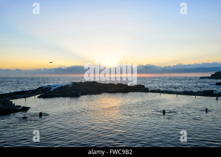 Lever du soleil sur la piscine Rock Kiama, Côte d'Illawarra, New South Wales, Australie Banque D'Images