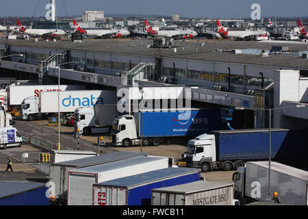 Fret Cargo Terminal Heathrow Camion Camion Banque D'Images