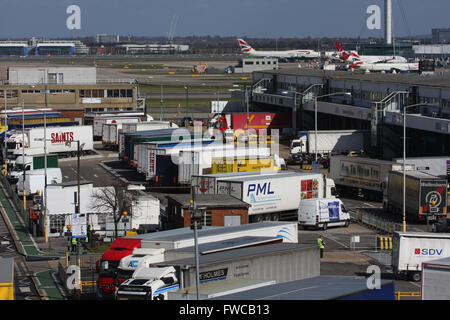 Fret Cargo Terminal Heathrow Camion Camion Banque D'Images