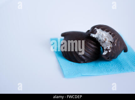 Dessert, les guimauves dans le chocolat, Banque D'Images