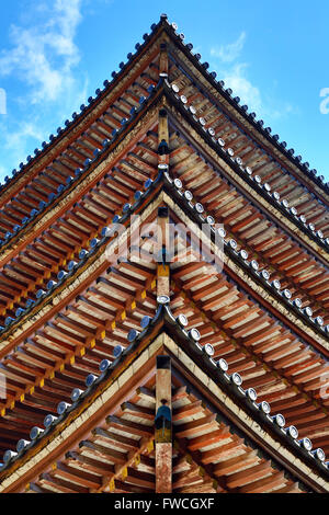 La pagode à cinq étages du temple bouddhiste Daigoji à Kyoto, au Japon, le plus vieux bâtiment à Kyoto Banque D'Images