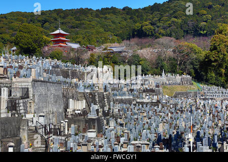 Nishi Otani cimetière près de Temple Kiyomizu-dera à Kyoto, Japon Banque D'Images