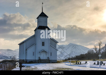 Dans l'Église Gimsoy îles Lofoten en hiver. C'est une église située à la municipalité de Vagan dans le comté de Nordland, Norwa Banque D'Images