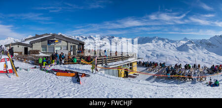 Restaurant dans le Melchsee-Frutt sports d'hiver dans les Alpes suisses. Banque D'Images