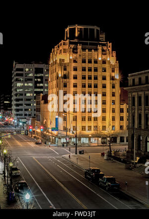 La construction au centre-ville de Boise IDAHO la nuit Banque D'Images