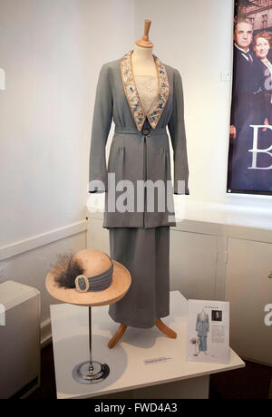 Downton Abbey sur voir robes au West Ox Art Gallery de Bampton, Oxforshire.31,8 -29,9.2013 : Isobel Crawley's wedding dress Banque D'Images