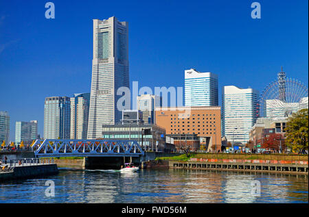 Yokohama Landmark Tower gratte-ciel de l'eau de port Yokohama Japon Banque D'Images