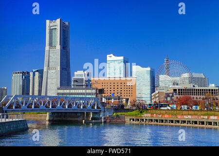 Yokohama Landmark Tower gratte-ciel de l'eau de port Yokohama Japon Banque D'Images