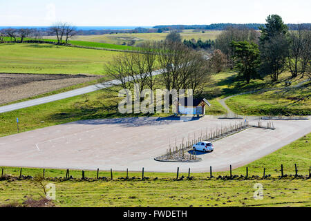 Brosarp, Suède - 1 Avril 2016 : Le parking de la réserve naturelle à Brosarps hills. Qu'une voiture est garée là. Belle vie Banque D'Images